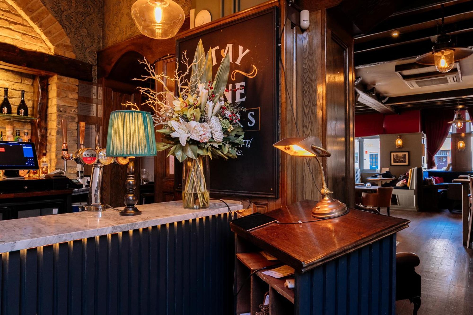 Hotel The Royal Oak Woodford Exterior foto